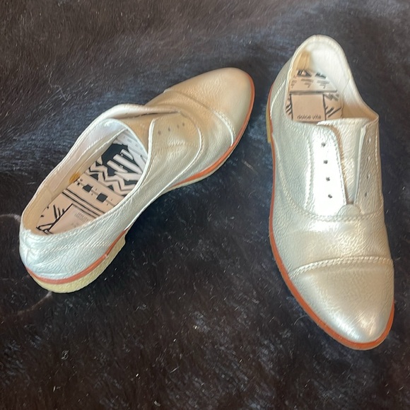 Women’s Loafer - Picture 2 of 2